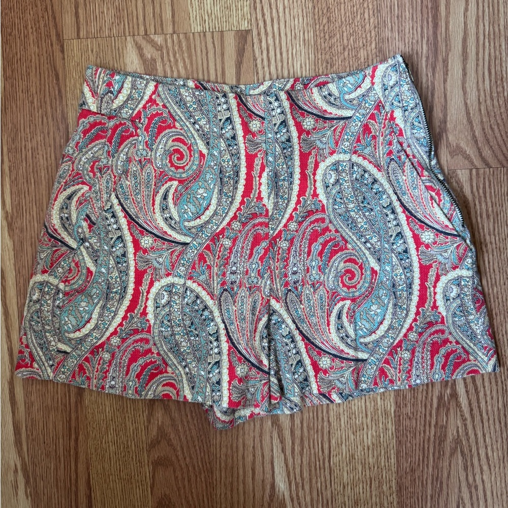 Zara Woman Paisley Print Side Zip Dress Women’s Shorts - Red & Aqua. Small